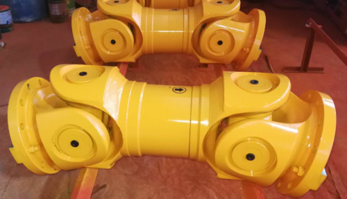 万向联轴器中间的间隔多宽